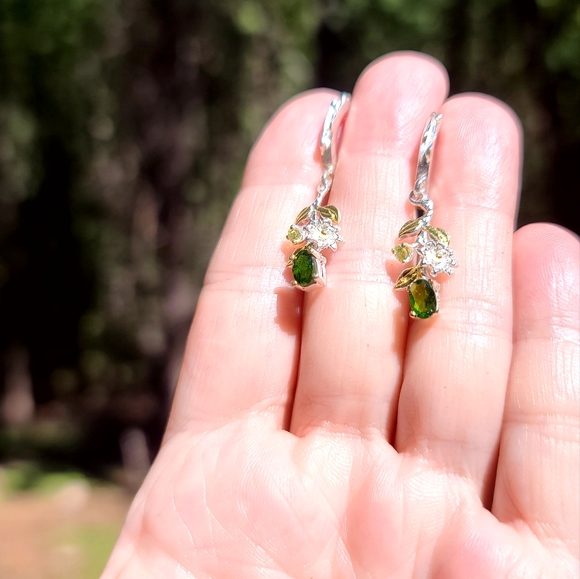 Stunning Chrome Diopside & Peridot sterling floral earrings - Picture 12 of 15
